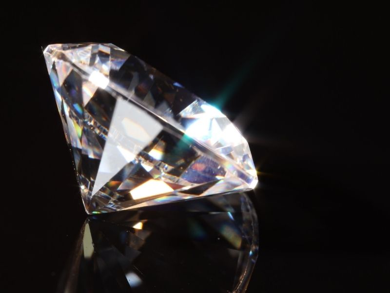 Analisis Perkembangan Industri Gadai Berlian di Jakarta di Era Digital